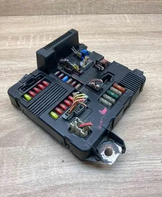 Renault 19 Central body control module RENAULT19FUSEBOX