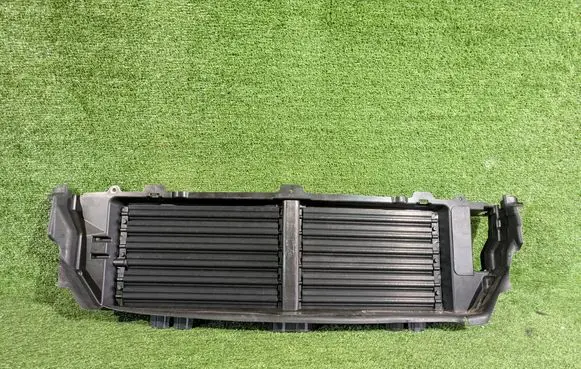 Volvo XC90 Intercooler air guide/duct channel 