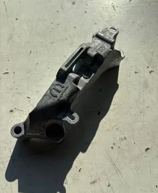 Citroen C5 Aircross II Engine mounting bracket 9854066580