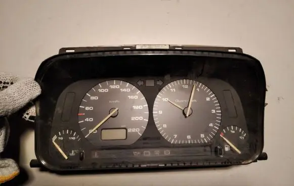 Volkswagen Golf III Speedometer (instrument cluster) 616919033L