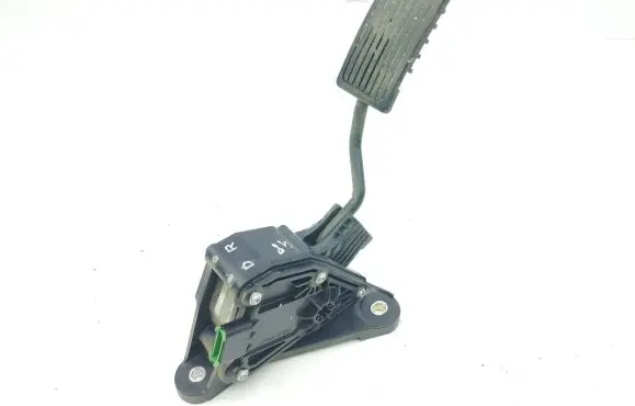 Honda CR-V Accelerator throttle pedal 31303J23