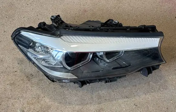 BMW 5 G30 G31 G38 Headlight/headlamp 8499112