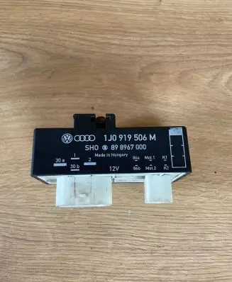 Skoda Fabia Mk2 (5J) Coolant fan relay 1J0919506M 898967000