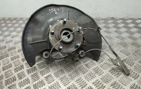 Toyota RAV 4 (XA40) Front wheel hub