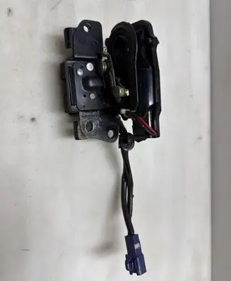 Loading door lock