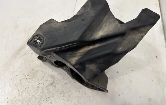 Chevrolet Camaro Air intake duct part 23507393 23326898