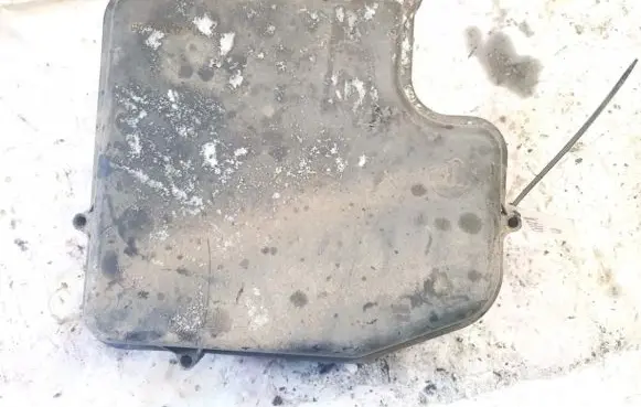 Volkswagen PASSAT B5 Fuse box cover