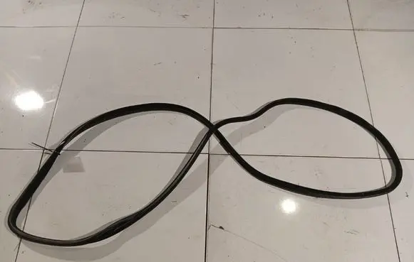 Volvo S60 Rubber seal front coupe door 