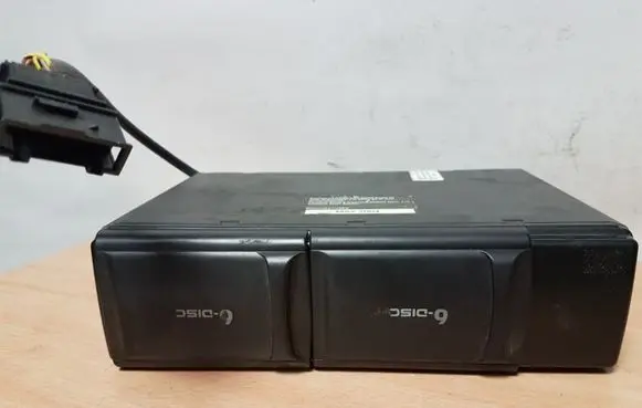 Volkswagen Touareg I CD/DVD changer 1J6035111