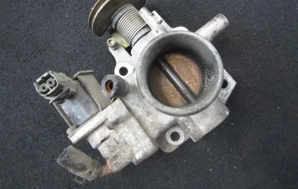 Mazda 323 Throttle valve E9T06571