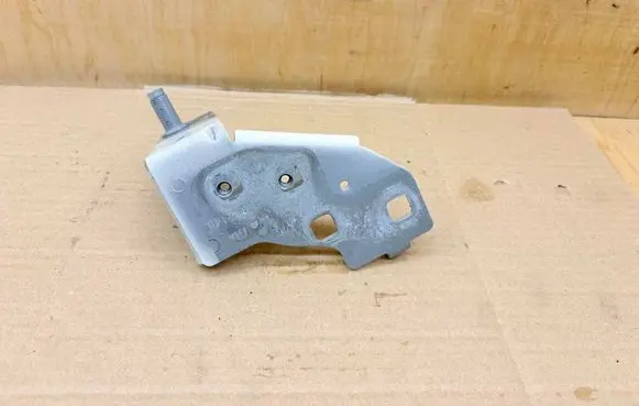 Renault Captur Fender mounting bracket 641802835R 1418D