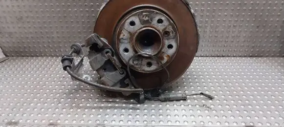 Front wheel hub