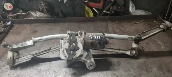 Volvo S80 Front wiper linkage and motor 8648347