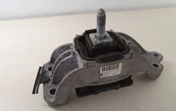 Mini Cooper Countryman R60 Engine mount bracket 6784357