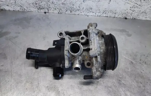 Mercedes-Benz A W176 Water pump A6512000501