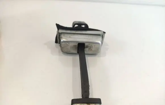Ford Focus Front door lock loop/hook striker 1641573CAREWAY