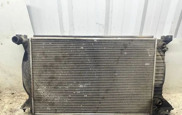 Audi A4 S4 B6 8E 8H Coolant radiator