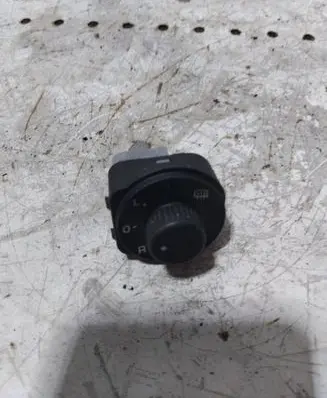 Skoda Octavia Mk2 (1Z) Wing mirror switch 1Z1959565A 2137