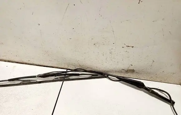 Iveco Daily 30.8 - 9 Front wiper blade arm 28000597b