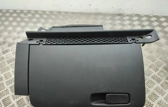Audi A1 Glove box
