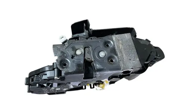 Volvo XC70 Front door lock 31253669 A048317 986912103