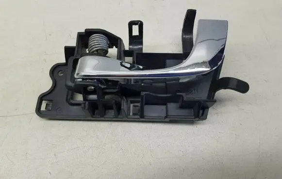 Cadillac CTS Front door interior handle 25707889 nr7326
