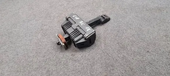 BMW 6 E63 E64 Front door check strap stopper 7176803