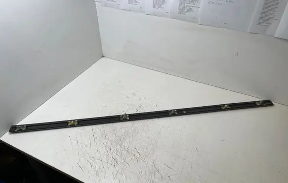BMW 5 E39 Front door trim (molding) 7004023