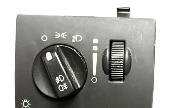 Chrysler 300 - 300C Light switch P68019901AA