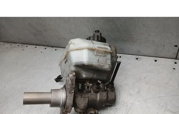 Volkswagen PASSAT B6 Master brake cylinder