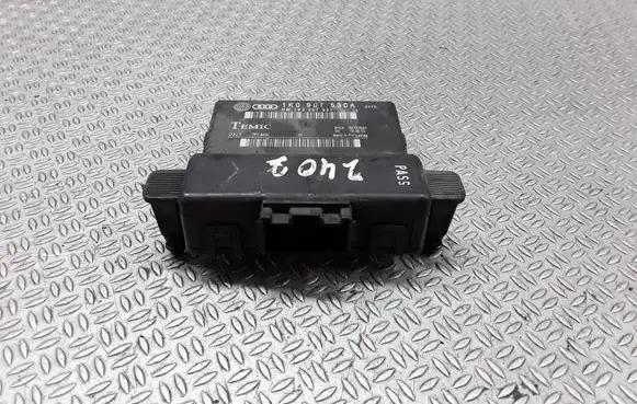 Volkswagen Touran I Door control unit/module 1K090753A