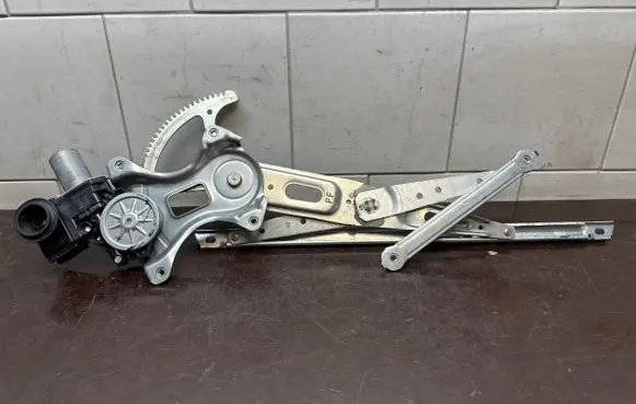 Toyota Prius (XW50) Front door window regulator with motor 8571047140 0620203892