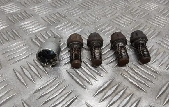 Skoda Superb B6 (3T) Anti-theft wheel nuts and lock 
