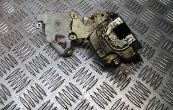 Nissan Almera Tino Front door lock 8055361U66L