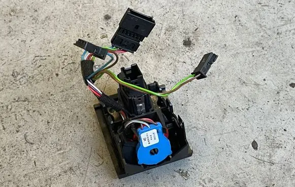 BMW 4 F32 F33 Hazard light switch 9231786