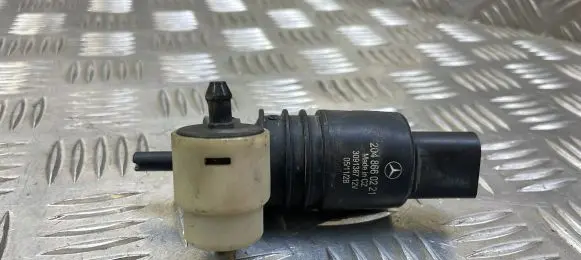 Mercedes-Benz E W212 Windscreen/windshield washer pump 2048660221