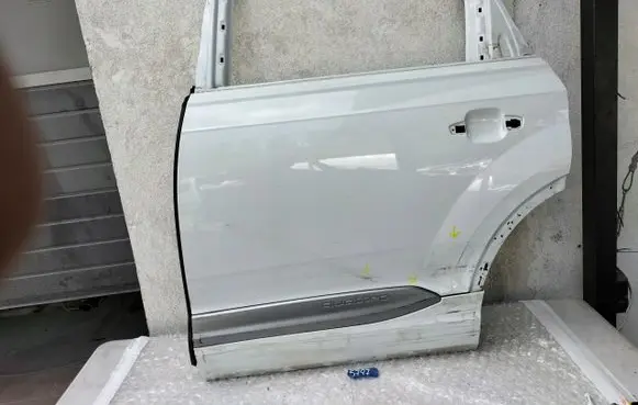 Audi Q7 4M Rear door