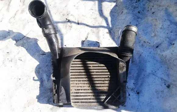 Volkswagen Touareg I Intercooler radiator 7l0117339