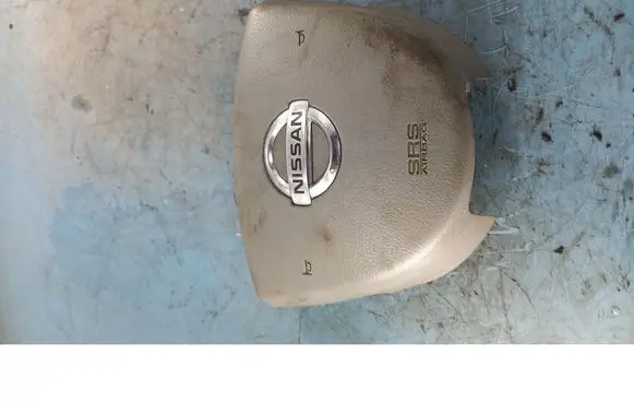 Nissan Quest Steering wheel airbag 