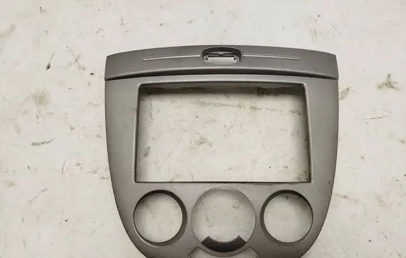 Radio/GPS head unit trim
