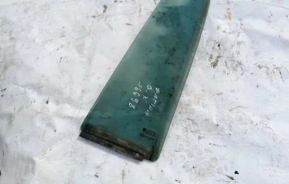 Opel Zafira A Rear vent window glass 
