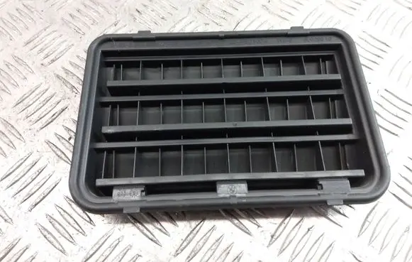 BMW 5 F10 F11 Quarter panel pressure vent 6962293