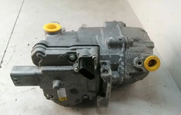 Toyota Auris E180 Air conditioning (A/C) compressor (pump) 0422001330 00987