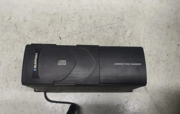 Volkswagen New Beetle CD/DVD changer 7607700008