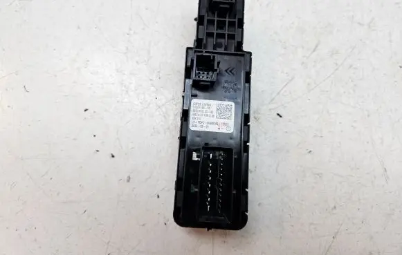 Citroen C5 Aircross Electric window control switch 98319761ZD