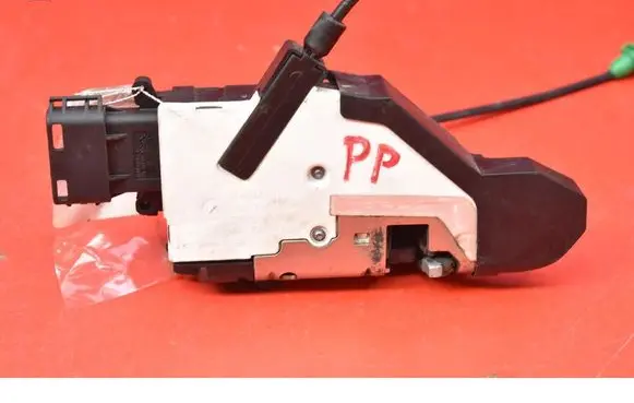 Citroen C3 Picasso Front door lock 24094158
