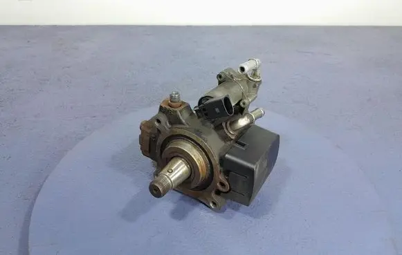 Skoda Fabia Mk2 (5J) Fuel injection high pressure pump 03L130755E