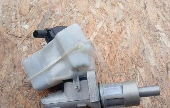 BMW 1 E81 E87 Master brake cylinder 03350886541