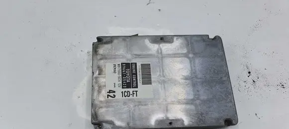 Toyota Avensis T220 Engine control unit/module 8966105420 MB1758005034