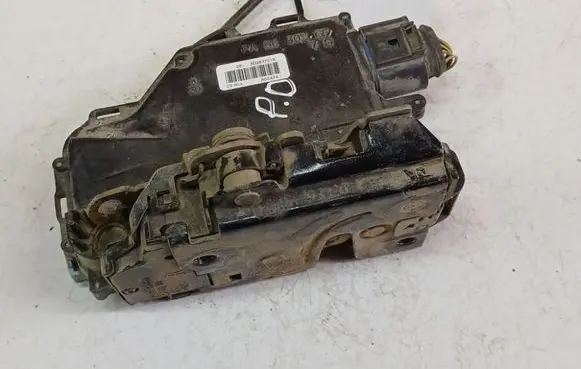 Skoda Octavia Mk2 (1Z) Front door lock 3D2837016